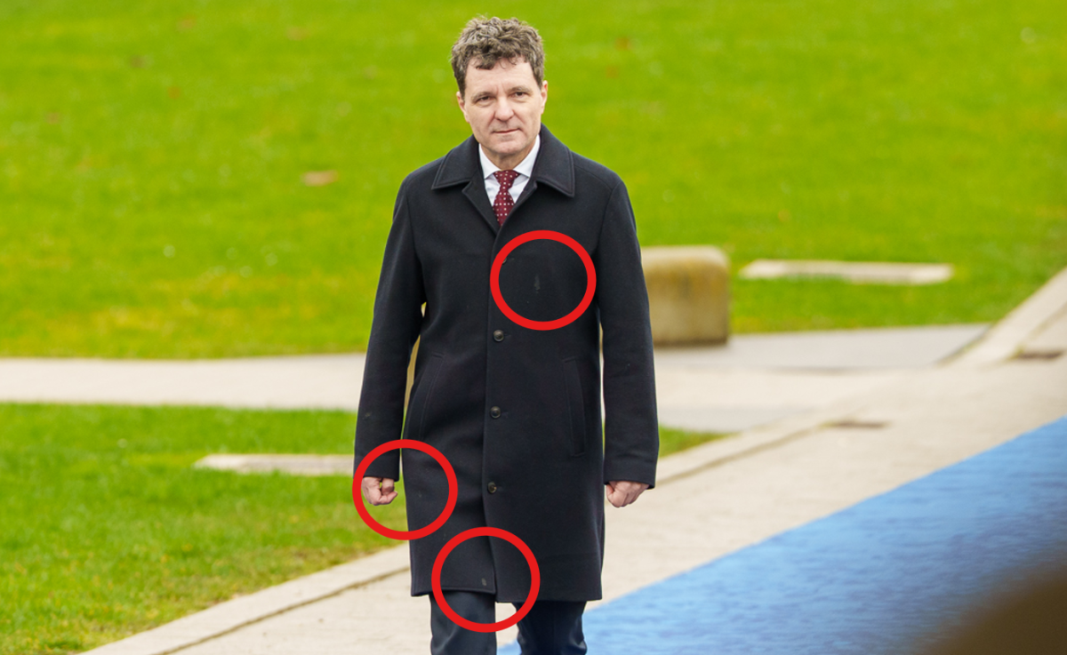 Paltonul plin de pete: sabotaj din interior sau mesaj codificat?