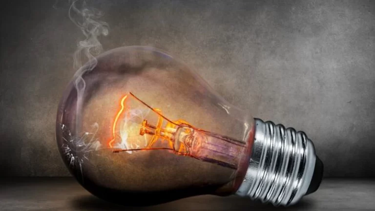 Slovacia taie curentul Ucrainei: ce ascunde criza energetică