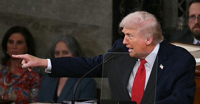 Trump cere oprirea tranziției secrete a copiilor în școli