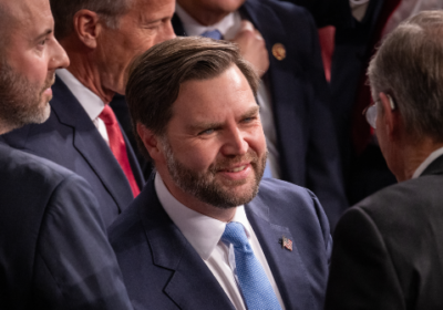 Trump lansează “război împotriva fraudei” — cine beneficiază?