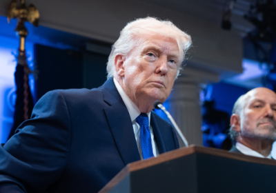 Trump reimpune tarife globale: ce ascunde decizia Curții Supreme?