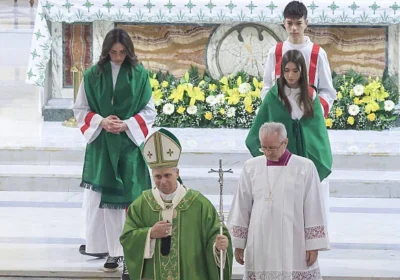 Vatican 2025: ce ascunde decizia fetelor de altar în adidași