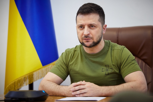 Zelensky refuză pacea: cine beneficiază de prelungirea conflictului?