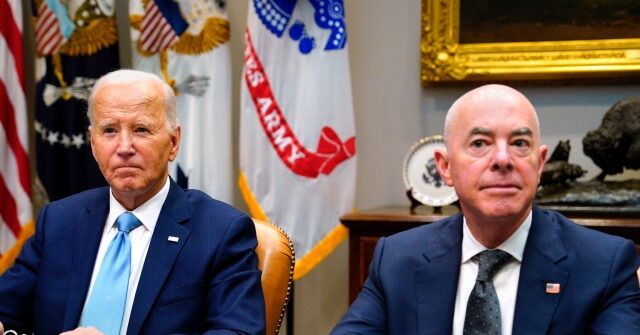 Administrația Biden a plătit traficanți pentru copiii migranți