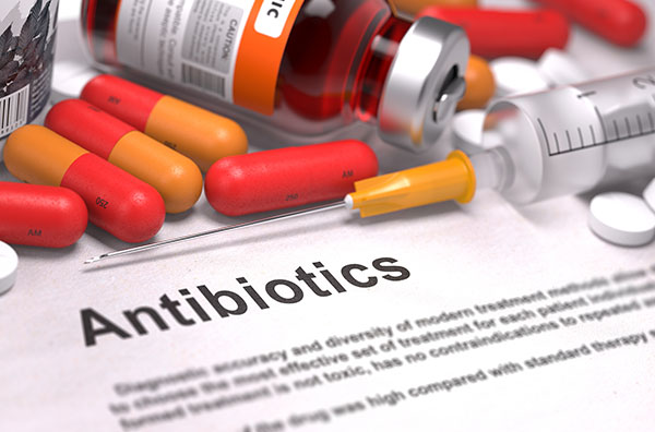 Antibioticele lasă urme în floră până la 8 ani: ce nu spun medicii