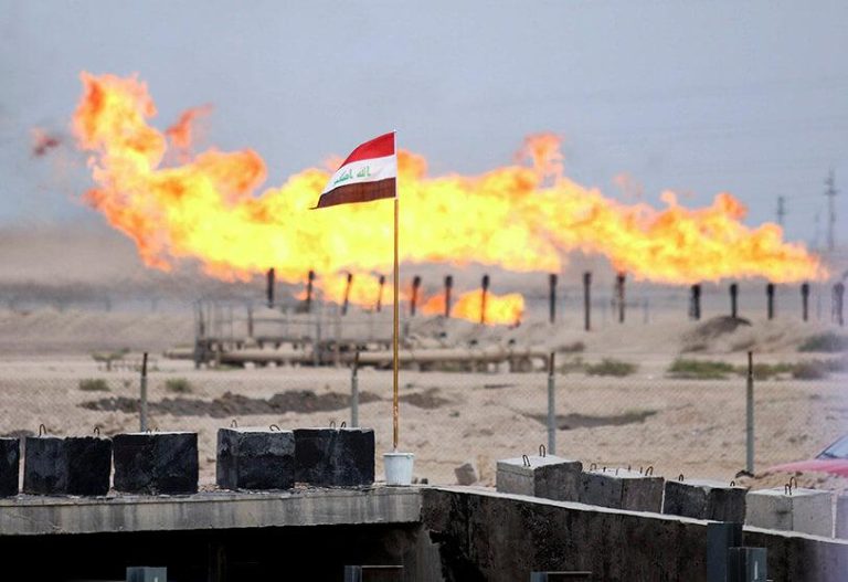 Hormuz blocat: Irakul pierde 70% din petrol. Cine beneficiază?