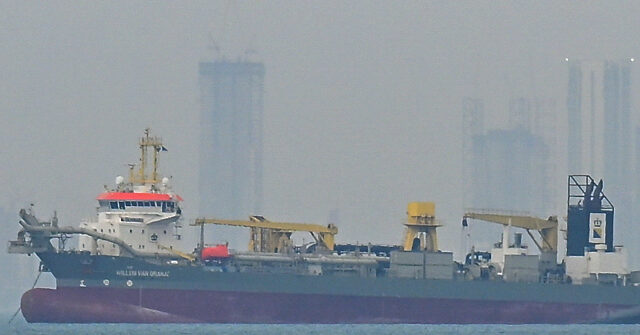 Iran blochează Hormuz: cine beneficiază de criză energetică?