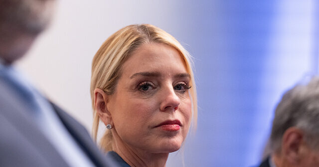 Pam Bondi se mută pe bază militară: ce ascund amenințările