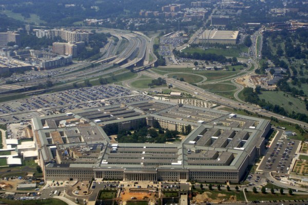 Pentagon redirecționează armele Ucrainei: cine beneficiază de fapt?