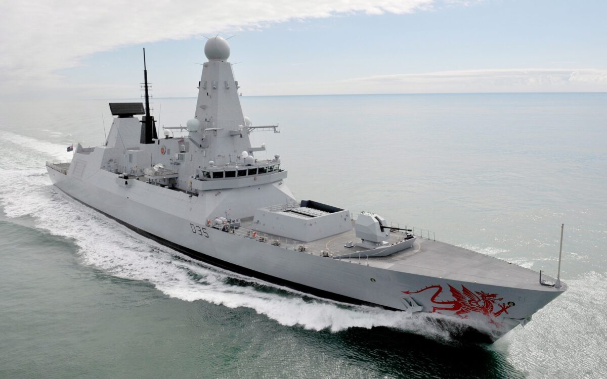Royal Navy paralizată de un contract privat: coincidență sau model?