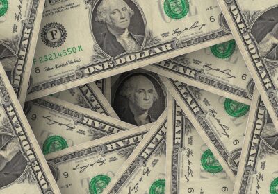 Semnătura lui Trump pe dolari: premieră sau simbol al unei schimbări