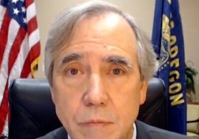 Senator democrat: Trump „copilăros