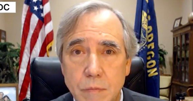 Senator democrat: Trump „copilăros