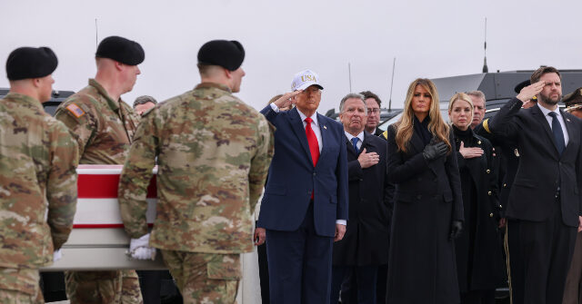 Trump la ceremonia celor șase soldați: ce nu se spune despre atac