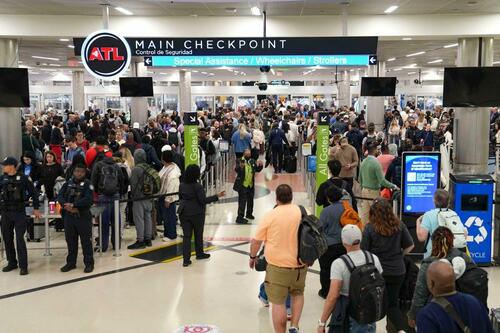 Trump plătește TSA în plin shutdown: cine sabotează negocierile?