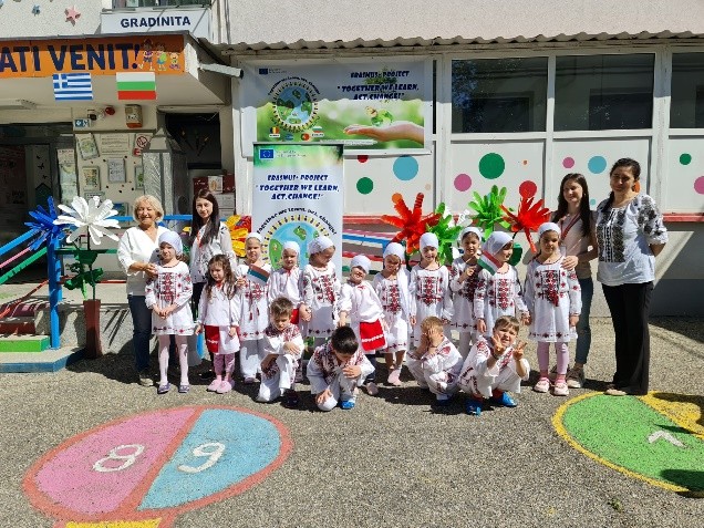 „Together we learn, act, change!” Cum a transformat un proiect Erasmus+ o grădiniță din București într-un model de educație pentru mediu