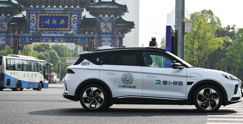 Cursa robotaxi SUA-China: ce ascunde noua frontieră a inteligenței artificiale fizice