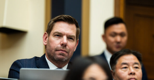 Echipa lui Swalwell se dezice: ce ascund acuzațiile de agresiune