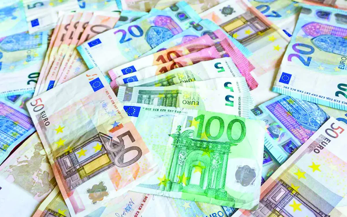 De ce Europa de Est se întoarce brusc la numerar: coincidență?