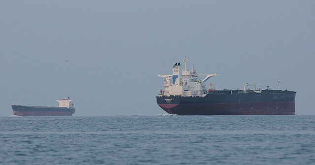 Înșelăciune în Hormuz: cine profită de frica companiilor maritime