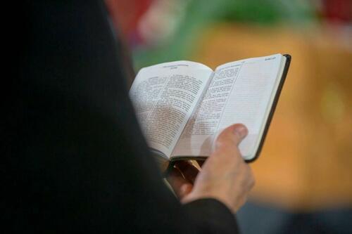 Inversarea religioasă: tinerii americani revin la credință