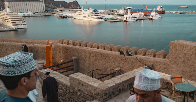 Iran blochează Strâmtoarea Hormuz: coincidență sau presiune?