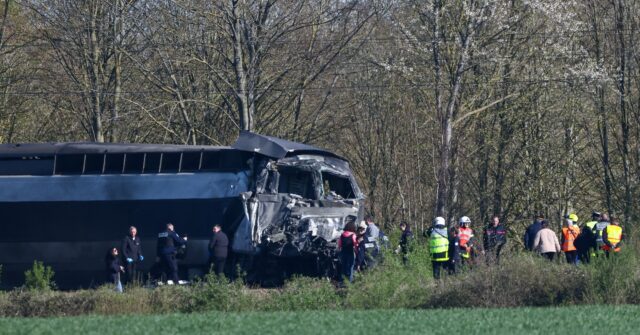 Mecanic mort, TGV distrus: ce transporta camionul militar?