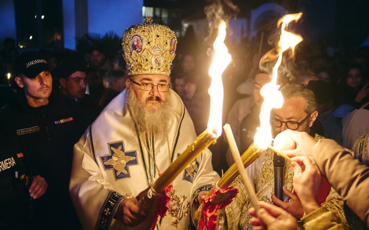 Mii de credincioși la Comana: ce ascunde slujba Învierii