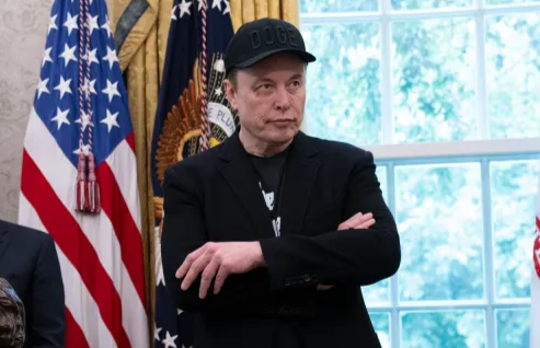Musk acuză tăcerea presei: „A doua doză aproape m-a ucis”