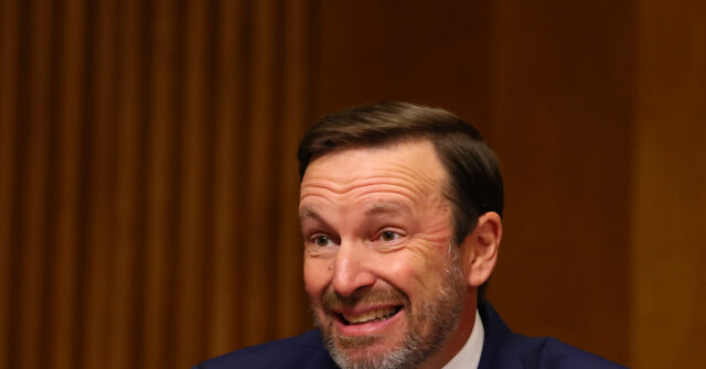 Senator democrat acuză Trump de „sfârşitul democraţiei”