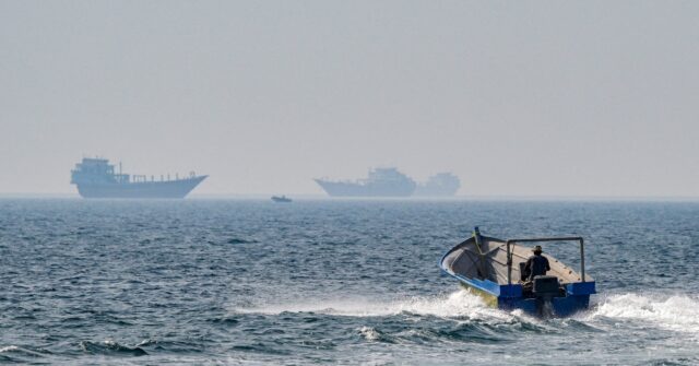 Strâmtoarea Hormuz închisă: cine controlează petrolul mondial?