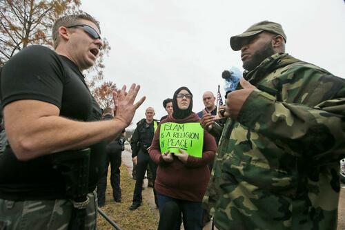 Texas anchetează tribunal islamic: cine decide legea în America?