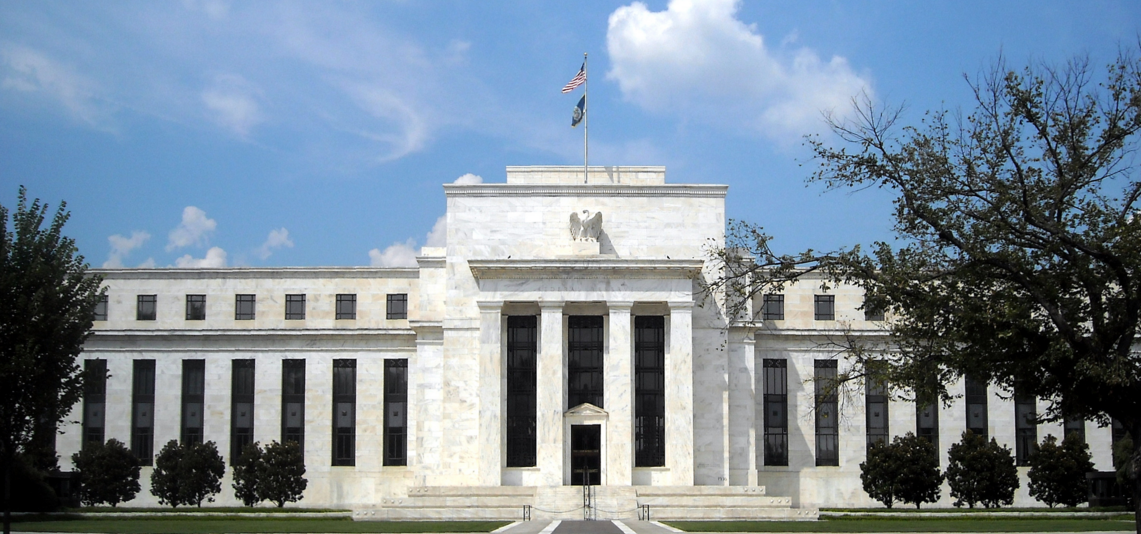 Trump vs. Fed: ultimatumul care schimbă regulile jocului financiar