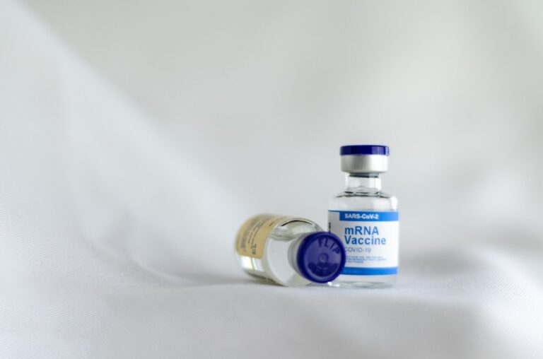 Fostul toxicolog-șef Pfizer: substanțe toxice vândute legal