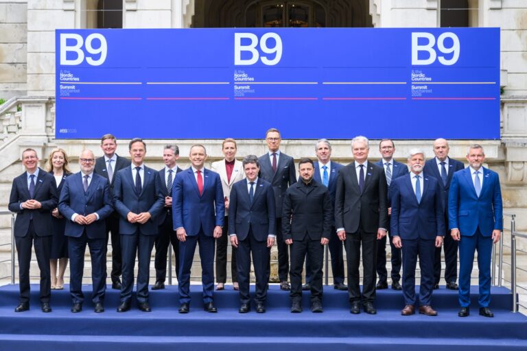 Summitul B9: De ce România semnează ce Casa Albă nu mai susține