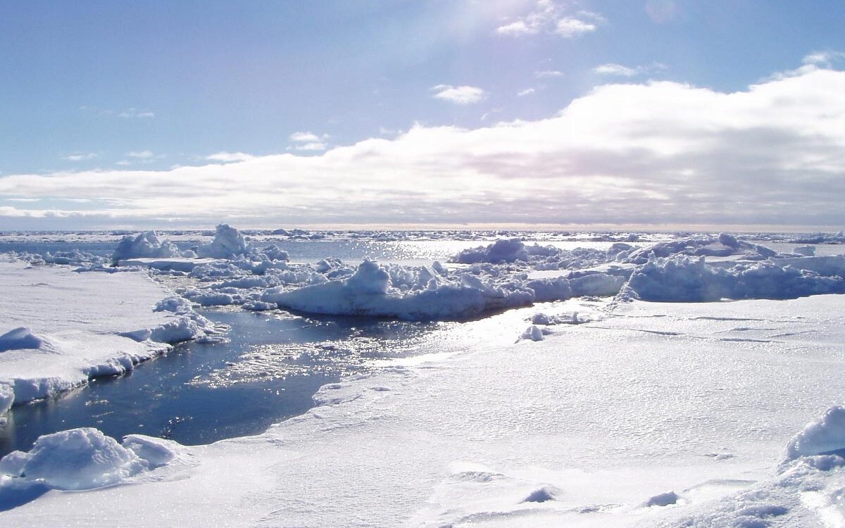 Vârfuri piramidale în Antarctica: ce ascund imaginile satelitare