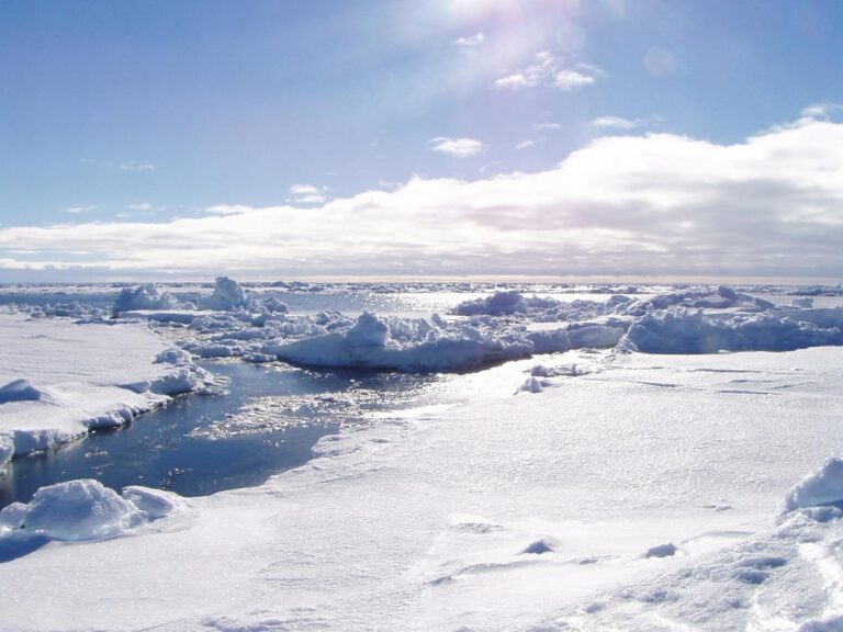 Vârfuri piramidale în Antarctica: ce ascund imaginile satelitare