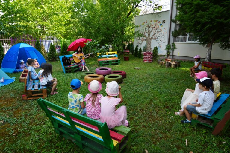 Peste 9.200 de copii în programele de vară din Sectorul 3: simplu sprijin pentru vacanță sau una dintre puținele politici locale care înțeleg viața reală a părinților?