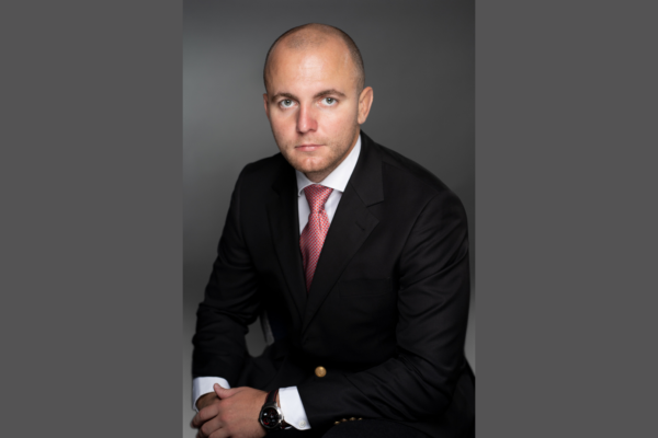 Contract de 196 milioane euro pentru Digi: cine decide ce presă prosperă?