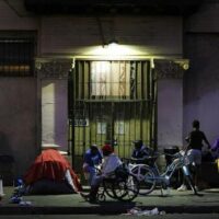 Los Angeles: Locuitorii străzii dezvăluie plata voturilor cu 2-5$