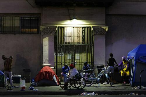 Los Angeles: Locuitorii străzii dezvăluie plata voturilor cu 2-5$
