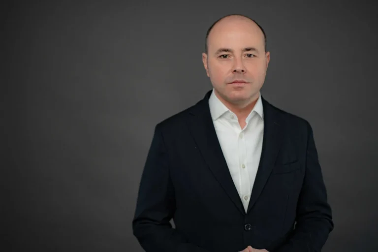 Muraru duce România spre conflict cu China: ce nu vi se spune