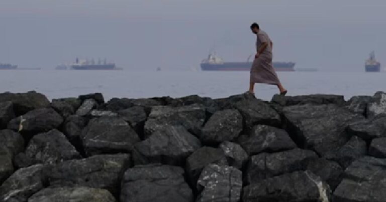 Strâmtoarea Ormuz se redeschide: cine câștigă din pacea Trump-Iran
