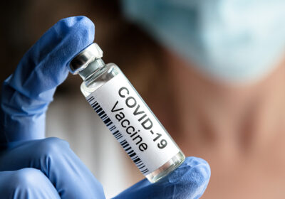 Vaccinurile mRNA COVID: oncolog britanic raportează recidive de cancer