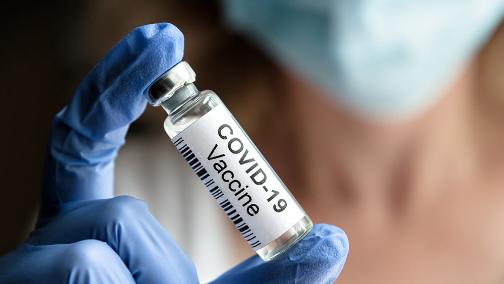 Vaccinurile mRNA COVID: oncolog britanic raportează recidive de cancer