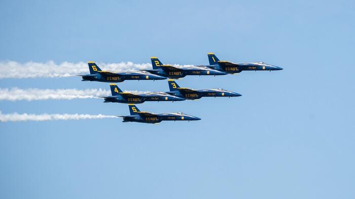 Blue Angels: zborul periculos pe care nimeni nu-l pedepsește