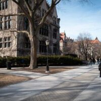 Illinois taxa cetățenii americani ca să scutească ilegalii: verdict federal