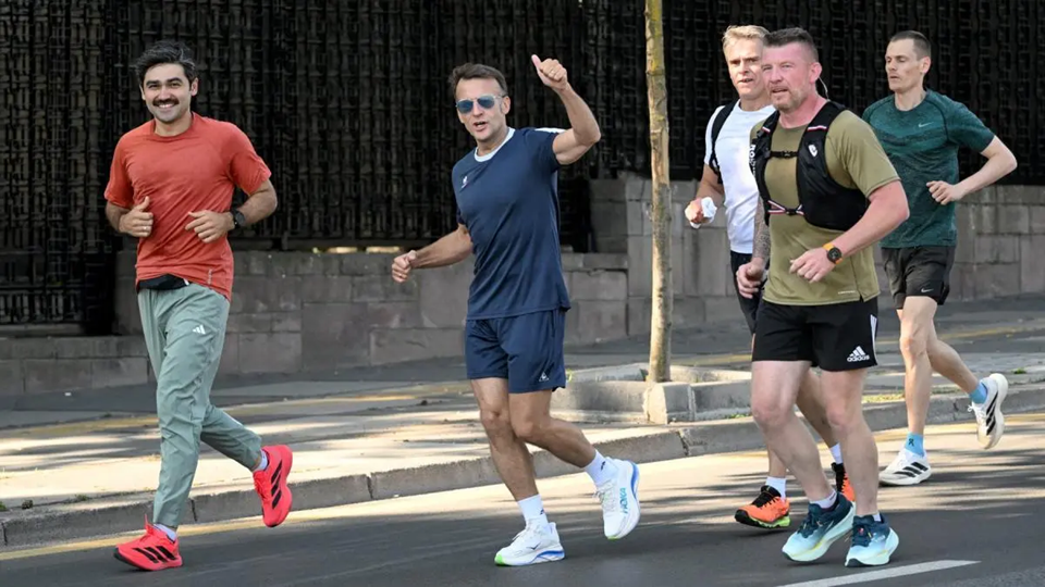 Macron la jogging în Ankara, justiția franceză la lucru acasă