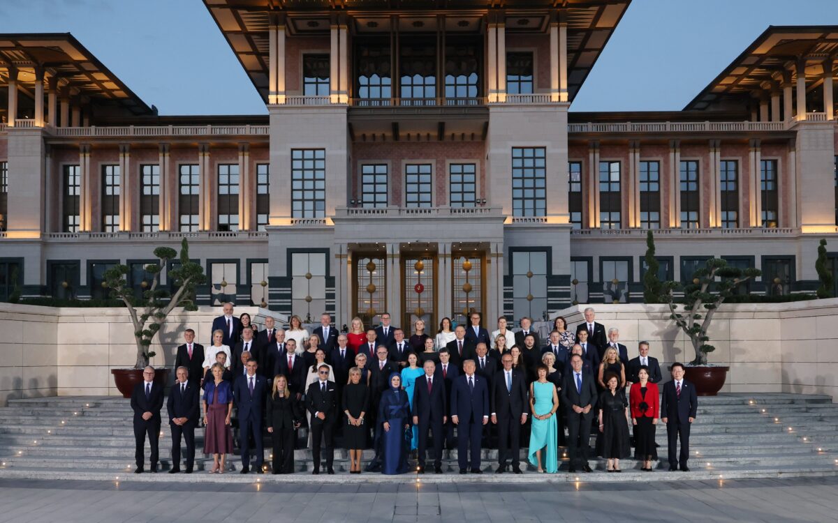 Nicușor Dan lângă Trump și Erdogan: ce spune această poziționare