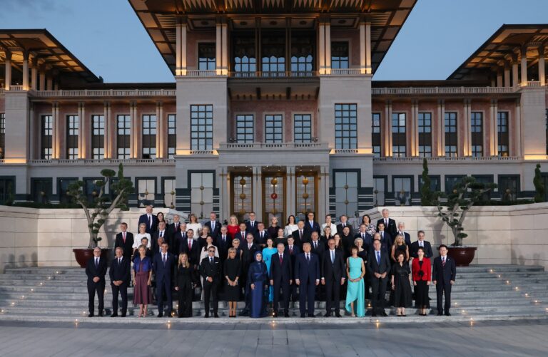 Nicușor Dan lângă Trump și Erdogan: ce spune această poziționare